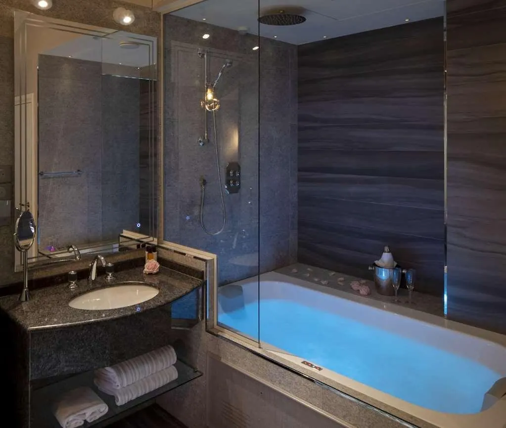 Paris J'Adore Hotel & Spa (Adults Only)